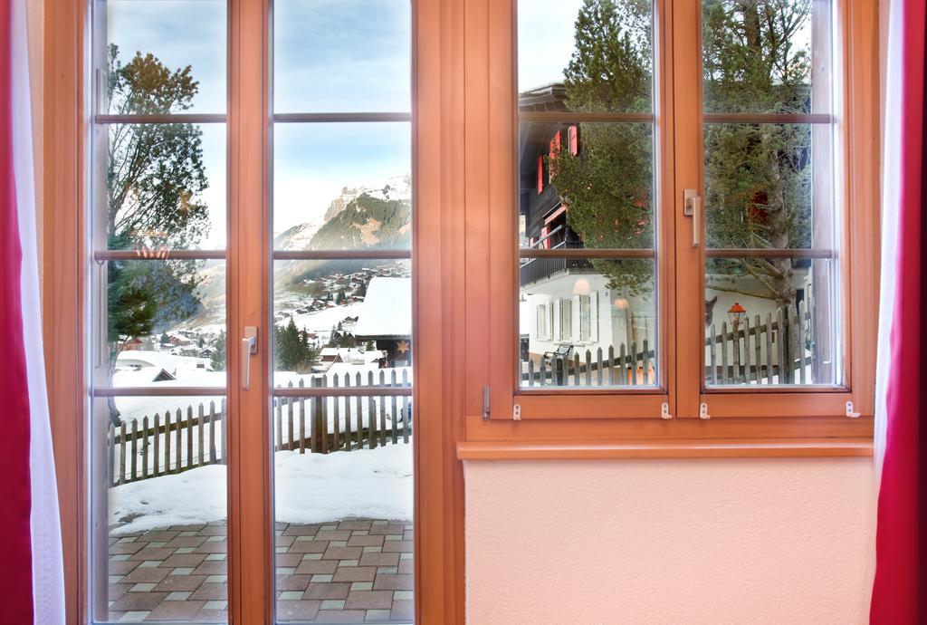 Mom - Alpine Boutique Apartments, Chalet Fagus, Terrace Studio جريندلوالد الغرفة الصورة