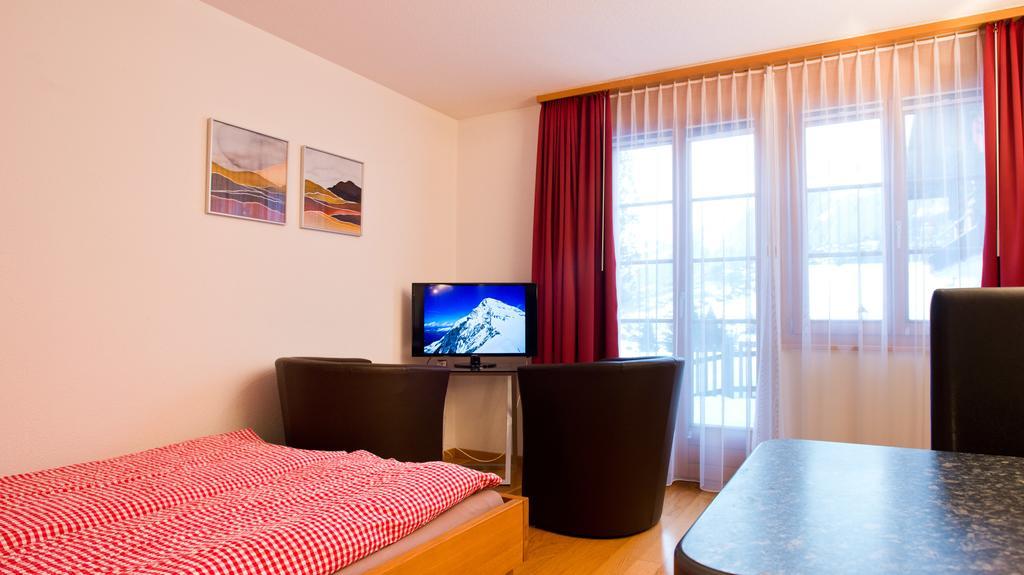 Mom - Alpine Boutique Apartments, Chalet Fagus, Terrace Studio جريندلوالد الغرفة الصورة